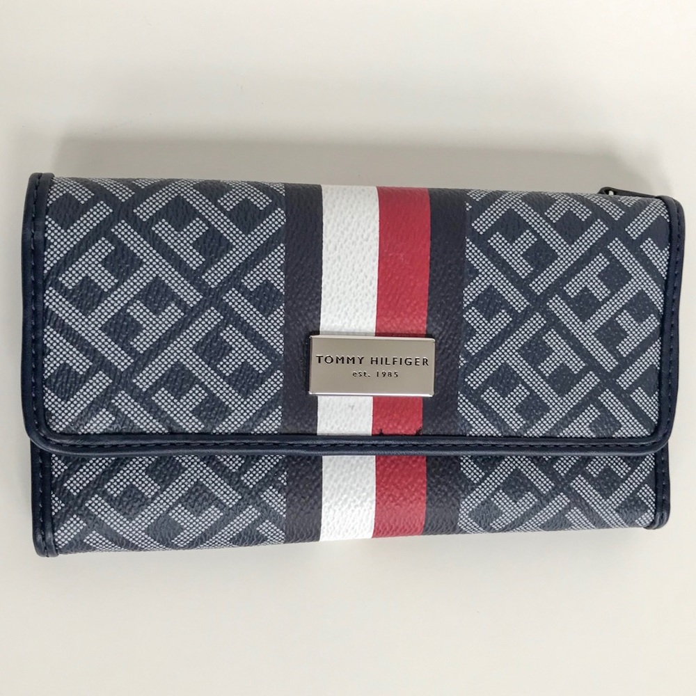Tommy Hilfiger women’s wallet